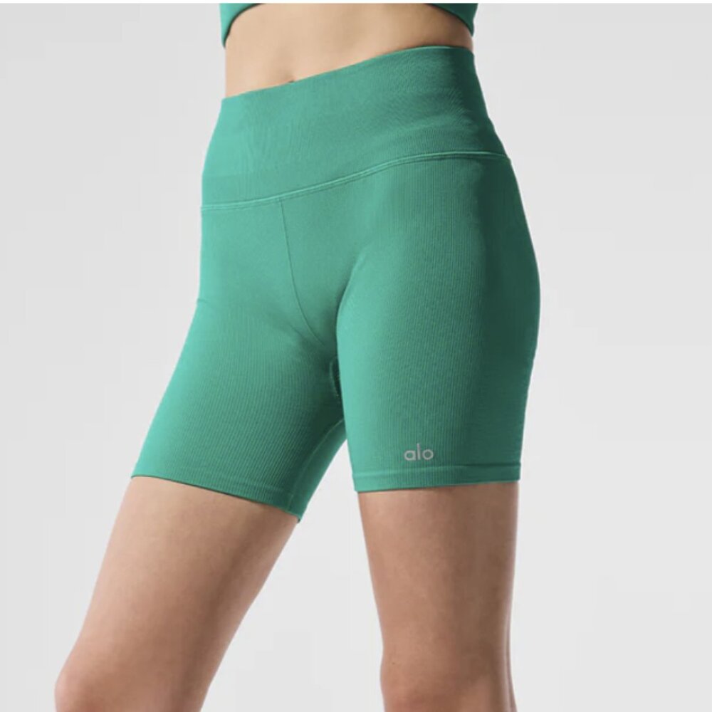 ALO Yoga 5" Seamless Ribbed Favorite Short Spruce Green High Rise Biker Size XS